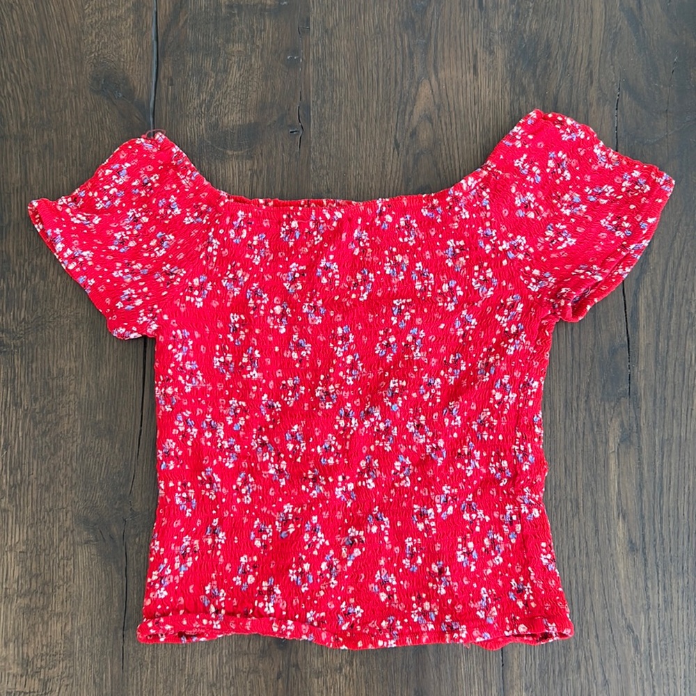 Cute summer time off the shoulder top! The original tag was cut off for comfort!